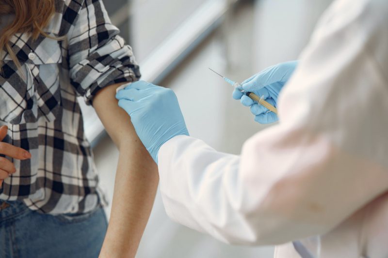 Doza patru de vaccin anti-Covid poate fi făcută de luni, 16 mai