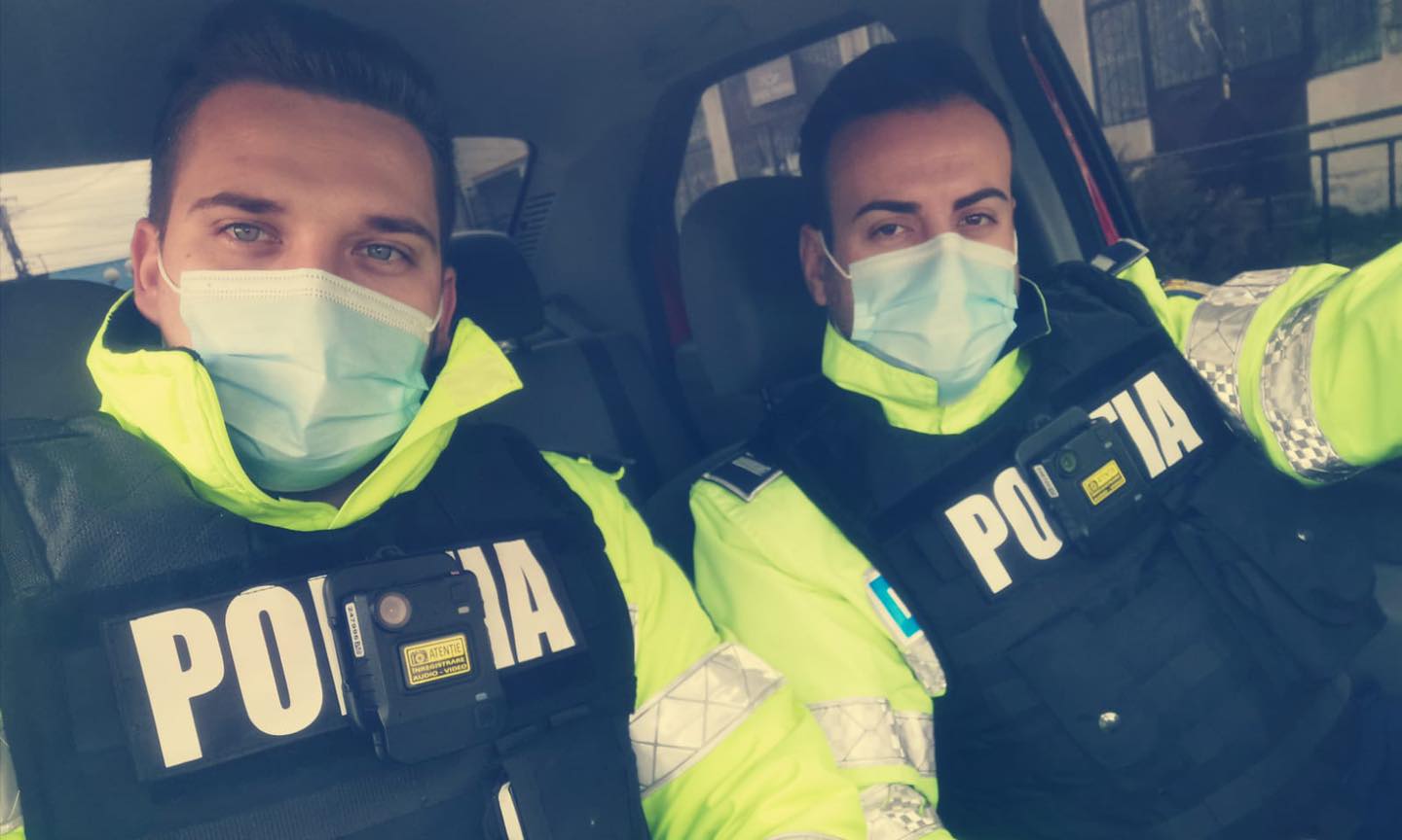 Polițiști de omenie la Caransebeș! Două persoane salvate datorită oamenilor în uniformă