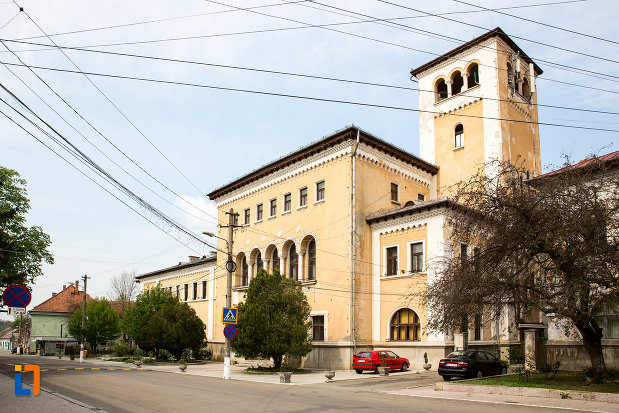 Primăria orașului Oravița pe drumul modernizării. A accesat șapte proiecte prin Valul Renovării
