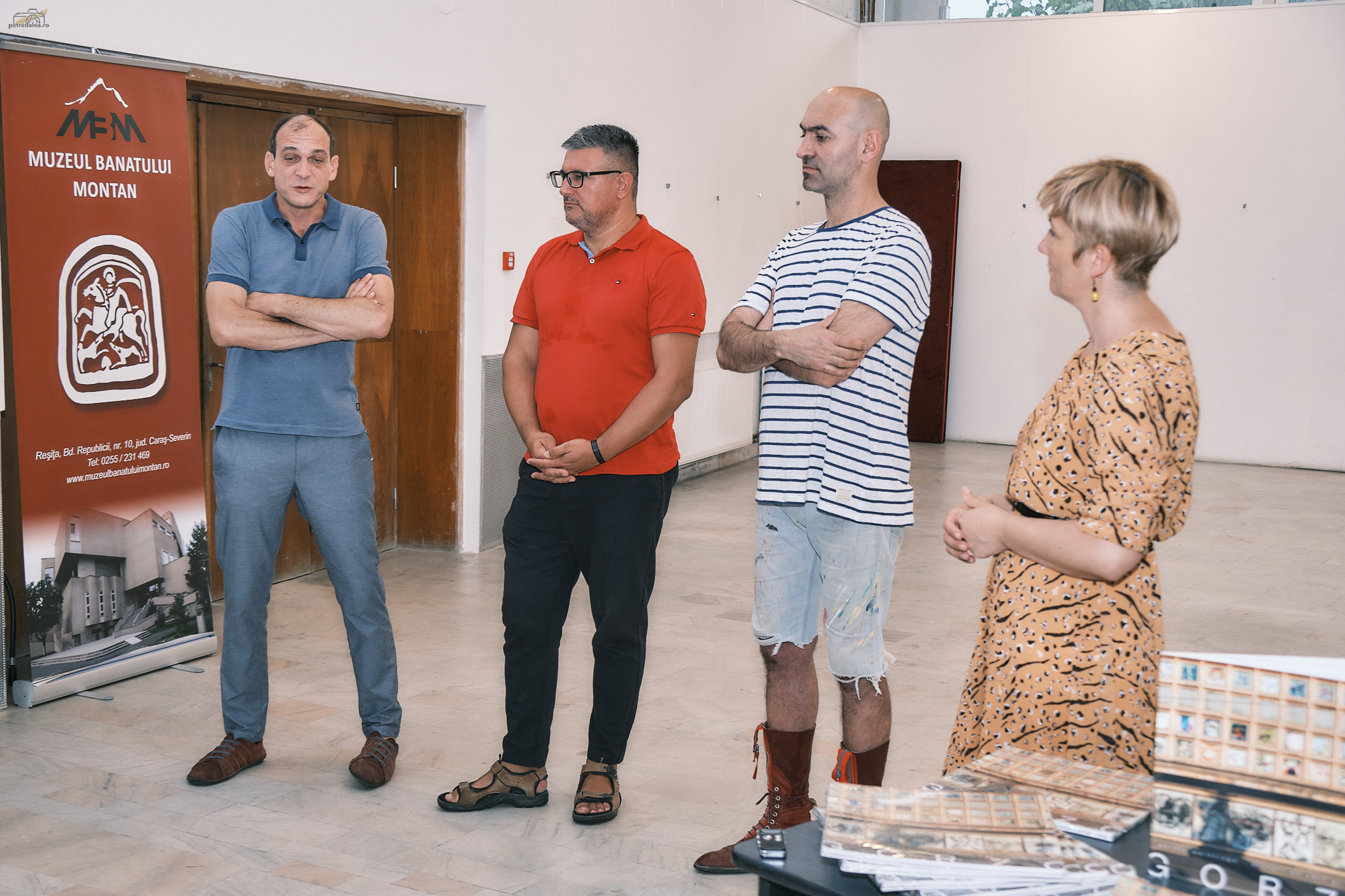 Eveniment cu rasă și clasă la Muzeul Banatului Montan din Reșița:lansarea catalogului „Picturi cu vârf şi îndesat” de Dumitru Gorzo!