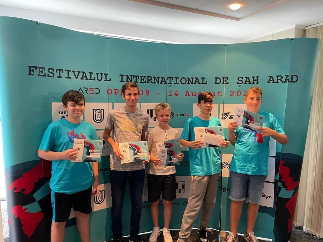 Tinerii șahiști din Caraș-Severin, premiați la Arad Open