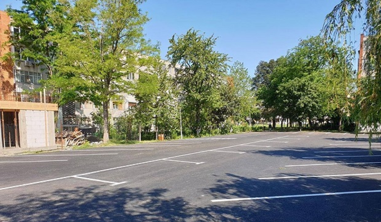 La Moldova Nouă, proprietarii de autotusime pot solicita loc de parcare până la finalul lunii octombrie