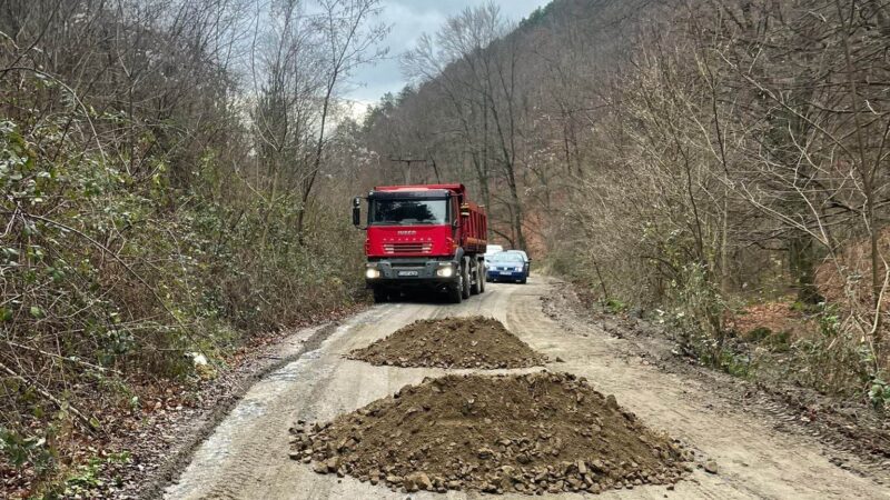Drumul spre Moldovița a intrat în reparații!