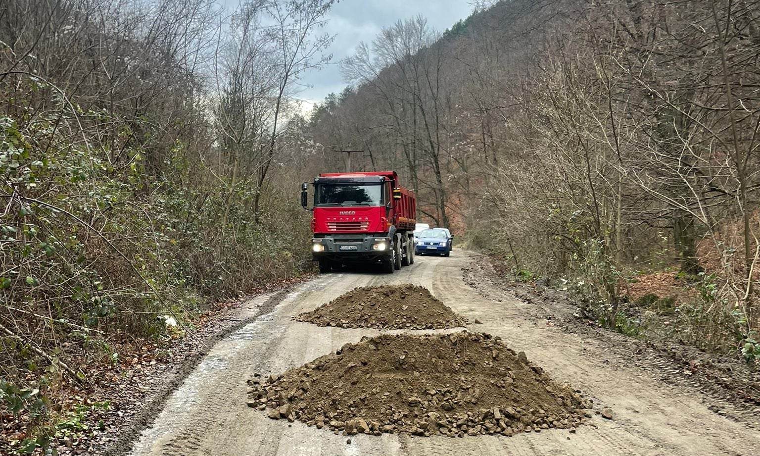 Drumul spre Moldovița a intrat în reparații!