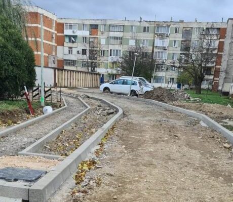 Primăria Moldova Nouă a demarat modernizarea și reabilitarea zonelor adiacente Școlii Generale ,,Sofia Arcan”