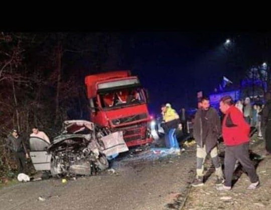 Două accidente rutiere pe Valea Cernei… Soră și frate, moarte violentă, după ce au intrat cu autoturismul sub un TIR!