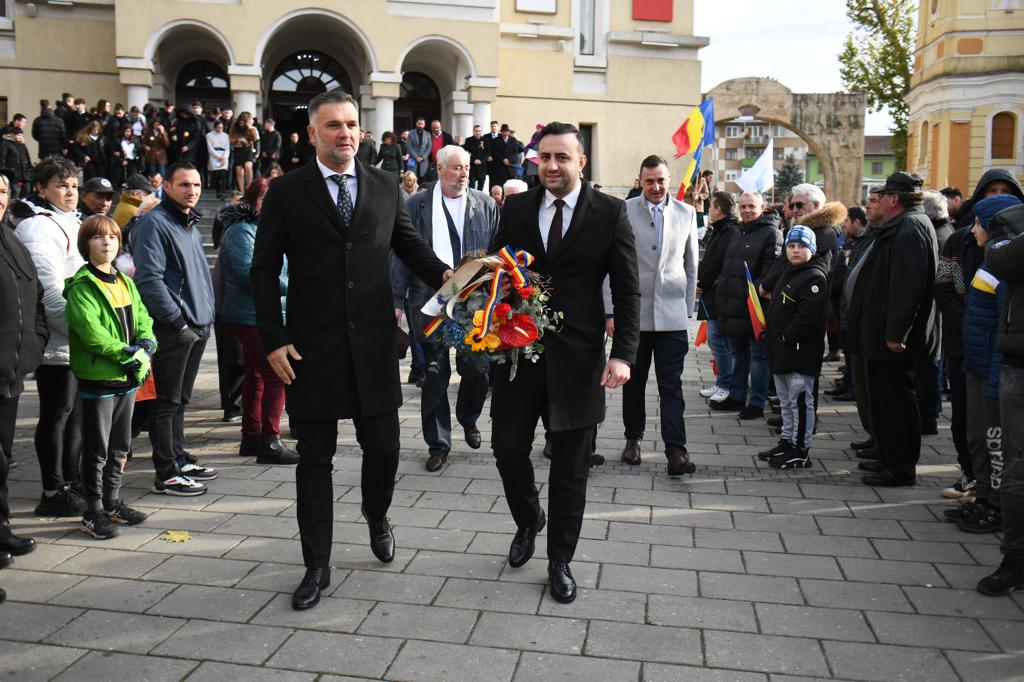 Reprezentanții PNL Caraș-Severin au sărbătorit Ziua Națională în întreg județul Caraș-Severin, alături de conjudețenii lor