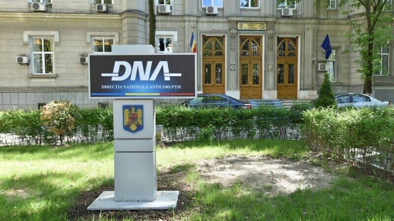 DNA: Director din cadrul Agenției Domeniile Statului (A.D.S.) arestat pentru trafic de influență! A promis un contract în arendă pentru 350.000 de euro. Licitația a fost câștigată de o altă persoană!
