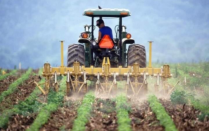 Guvernul Nicolae Ciucă va continua și în 2023 sprijinul pentru fermierii care folosesc motorină în agricultură