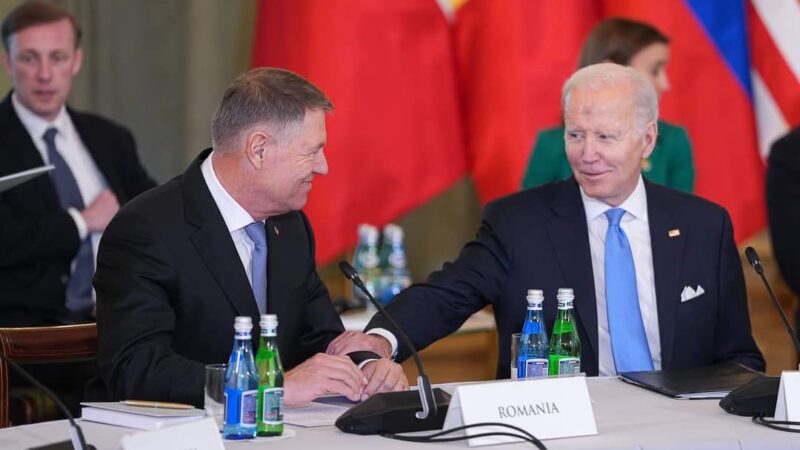 O întâlnire strategică între președintele României, Klaus Iohannis și președintele Statelor Unite ale Americii, Joe Biden, în cadrul summitului B9 de la Varșovia.
