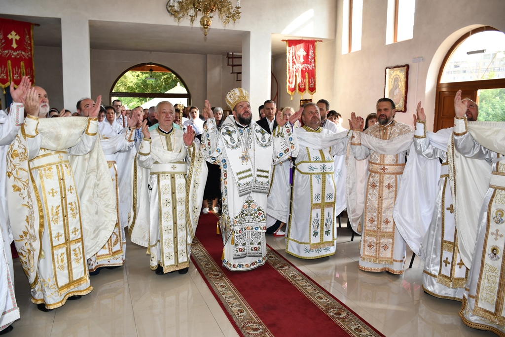 Preasfințitul Părinte Lucian a participat la hramul bisericii comunității ucrainene din Reșița