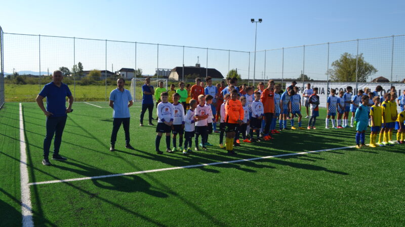10 ani de fotbal juvenil performant la Berzovia sărbătoriți cu o inaugurare de teren sintetic!