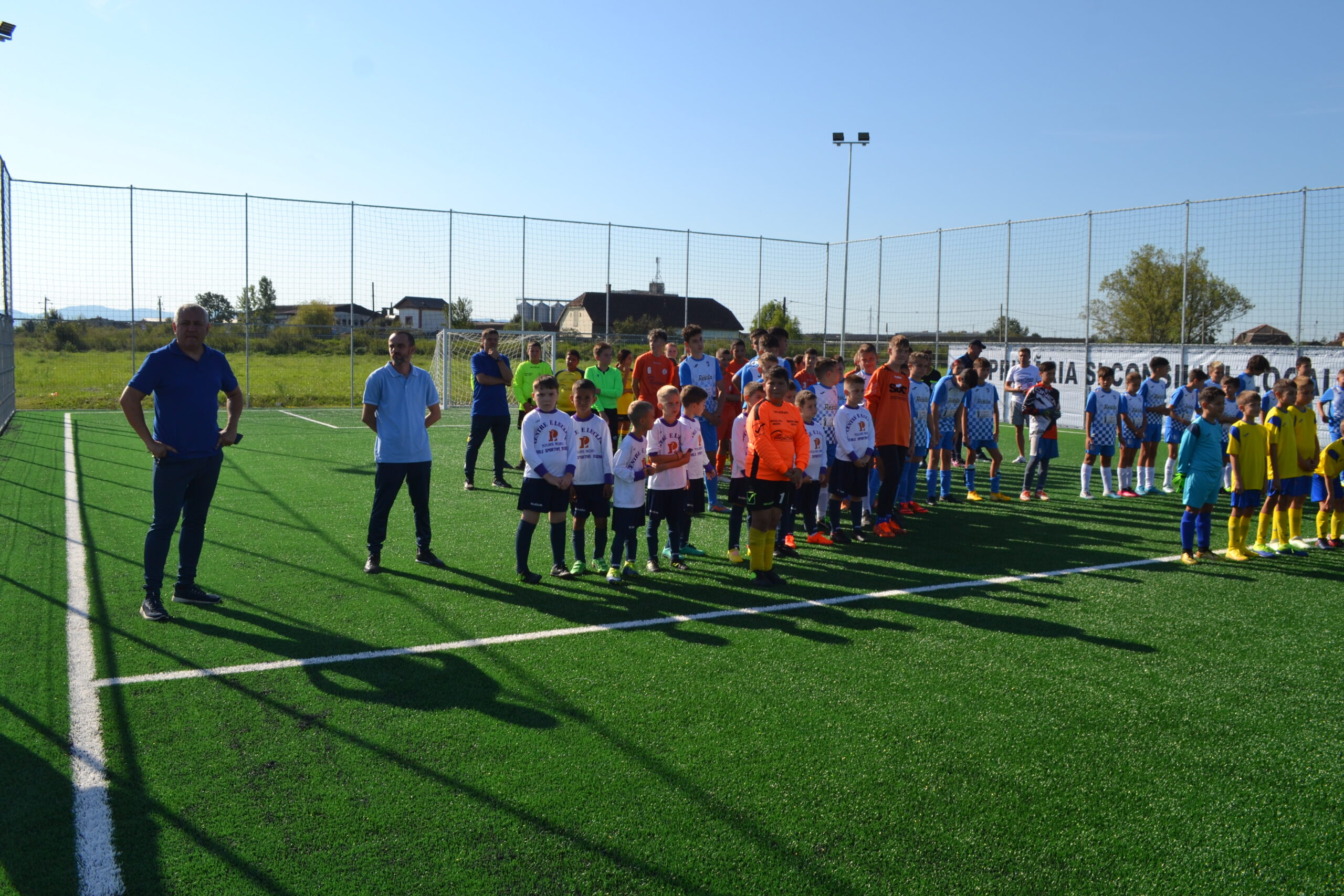 10 ani de fotbal juvenil performant la Berzovia sărbătoriți cu o inaugurare de teren sintetic!