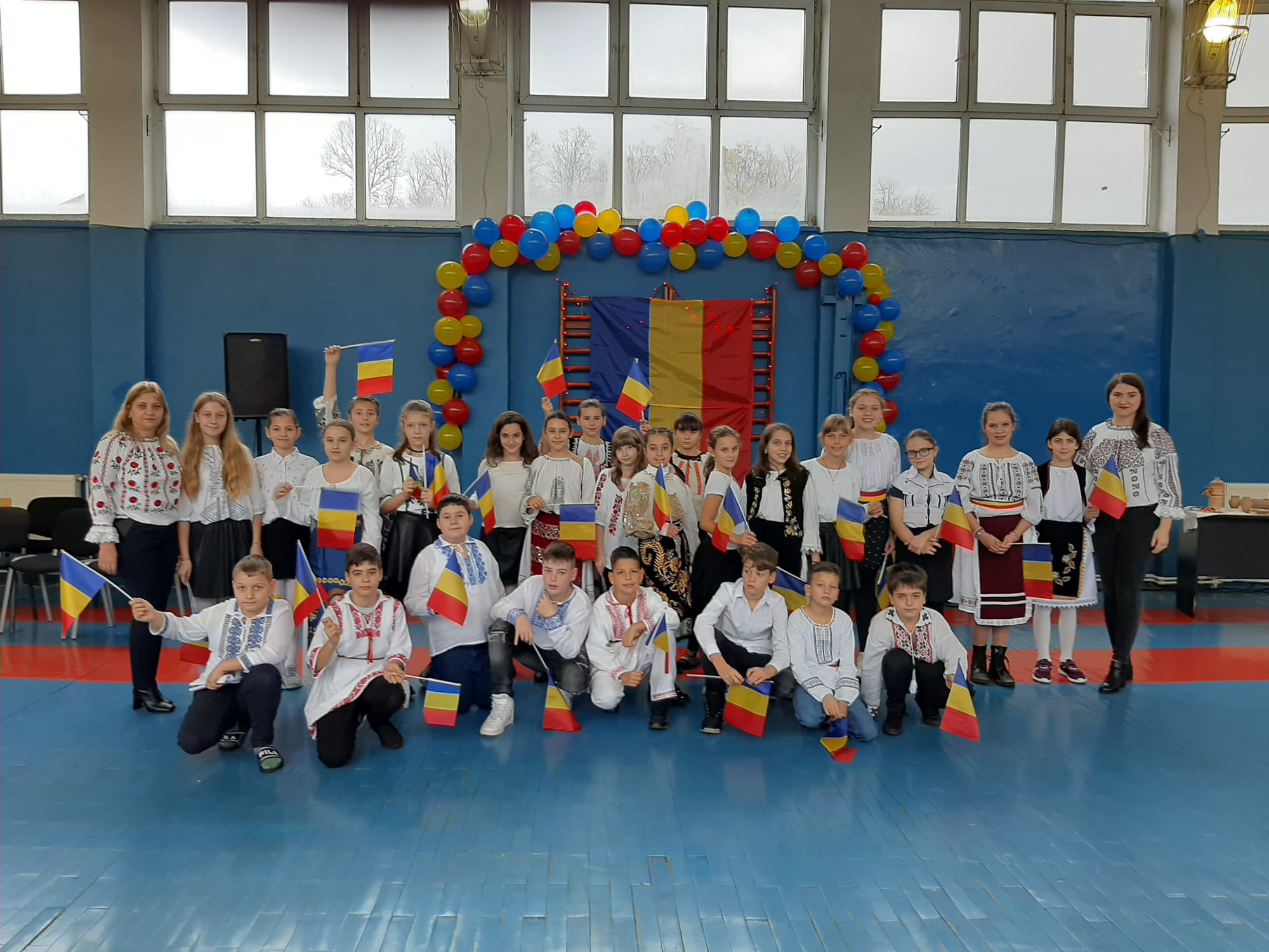Marius Cornici, directorul Colegiului Naţional Mircea Eliade Reșița promovează proiectul: Eliade în tricolor de 1 decembrie!