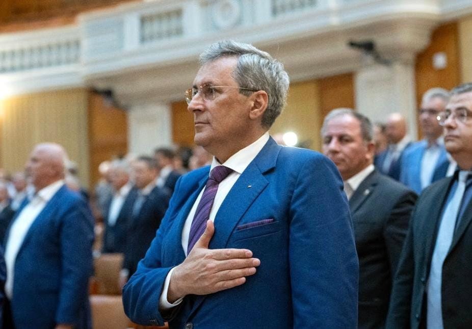 Senatorul Marcel Vela: „Felicitări experților din Ministerul de Finanțe, lui Marcel Boloș pentru determinare și, în special, avocaților cu adevărat maeștrii! Respect tuturor!”