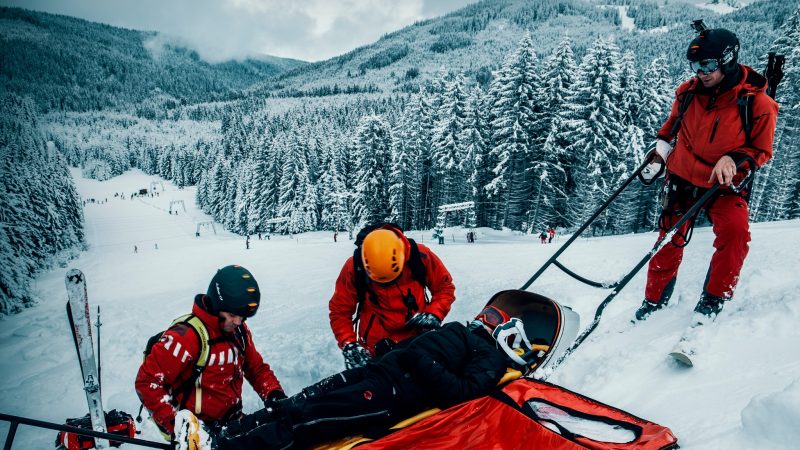 Salvamont – sfaturi pentru martorii accidentelor pe pârtiile de schi