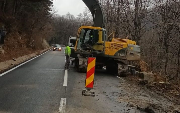Atenție, șoferi! Lucrări de consolidare la drumul DN 57B – Oravița – Anina!
