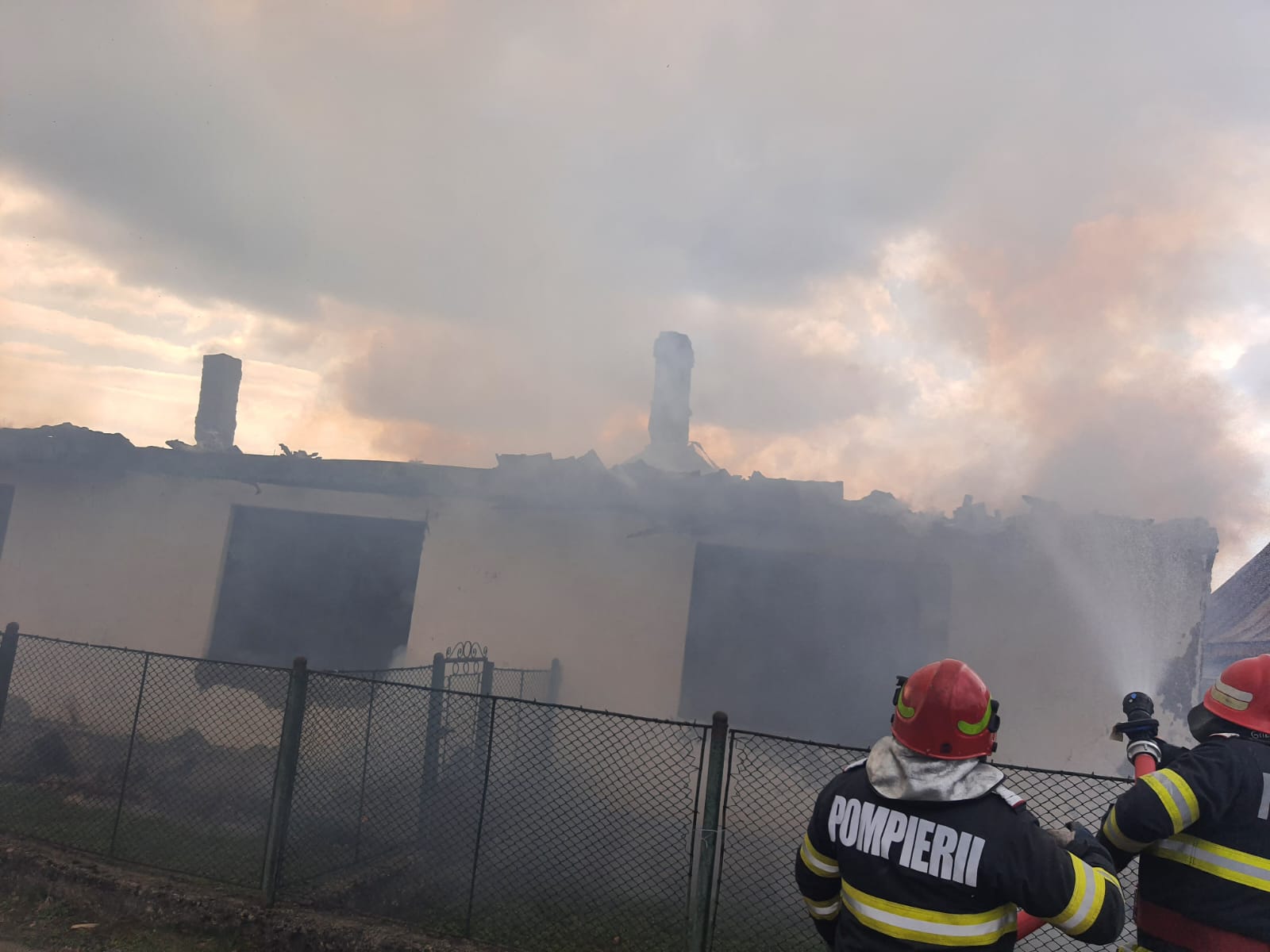 Incendiu violent cu o victimă