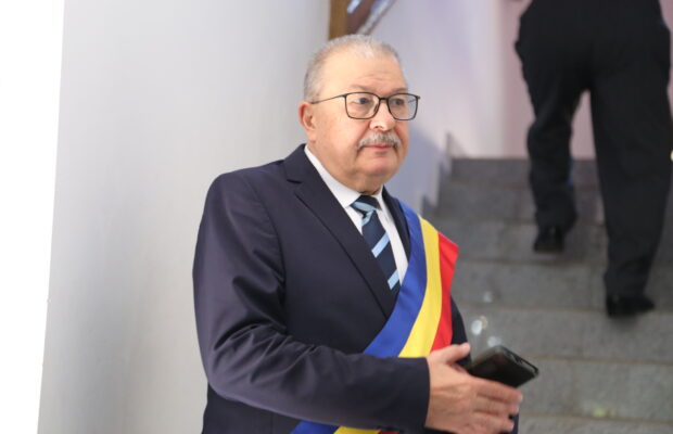 Primarul liberal al orașului Moldova Nouă, profesor universitar dr. ing. Ion Chisăliță: „Orașul este în plină dezvoltare!”